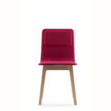 Chaise Laia tapisser tissu easy clean, déperlant - pour une salle à manger élégante et durable, nombreux choix de revêtement, marque ALKI - fabriqué en France au Pays Basque en vente chez Pigments Paris Bastille 