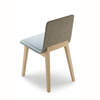 Chaise Laia tapisser tissu easy clean, déperlant - pour une salle à manger élégante et durable marque ALKI - fabriqué en France au Pays Basque en vente chez Pigments Paris Bastille 