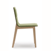 Chaise Laia tapisser tissu easy clean, déperlant - pour une salle à manger élégante et durable, nombreux choix de revêtement, marque ALKI - fabriqué en France au Pays Basque en vente chez Pigments Paris Bastille 