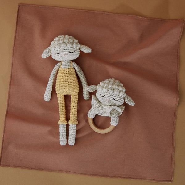 DOUDOU EN CROCHET AGNEAU JAUNE - Pigments