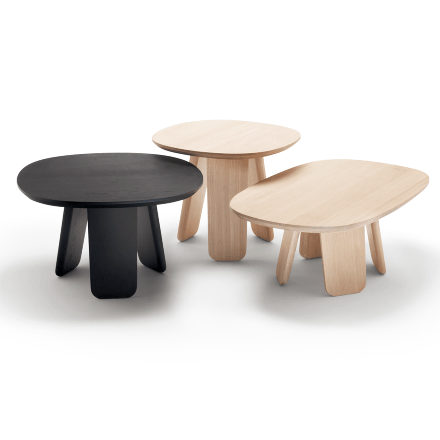 Table basse Triku alki aux lignes organiques en bois massif