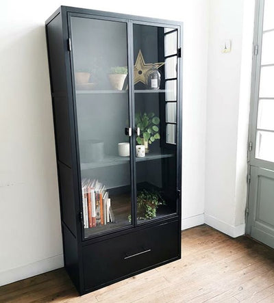 VITRINE EN ACIER BRUT - Pigments
